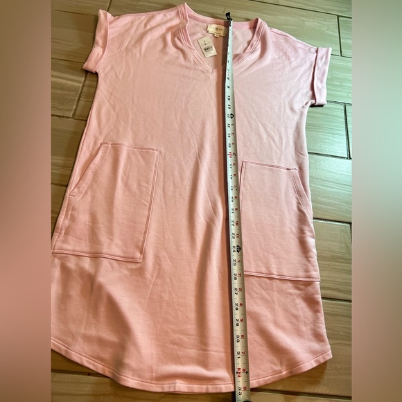 NWT! Lou & Grey Signaturesoft V-Neck Pocket Dress - Picture 6 of 6